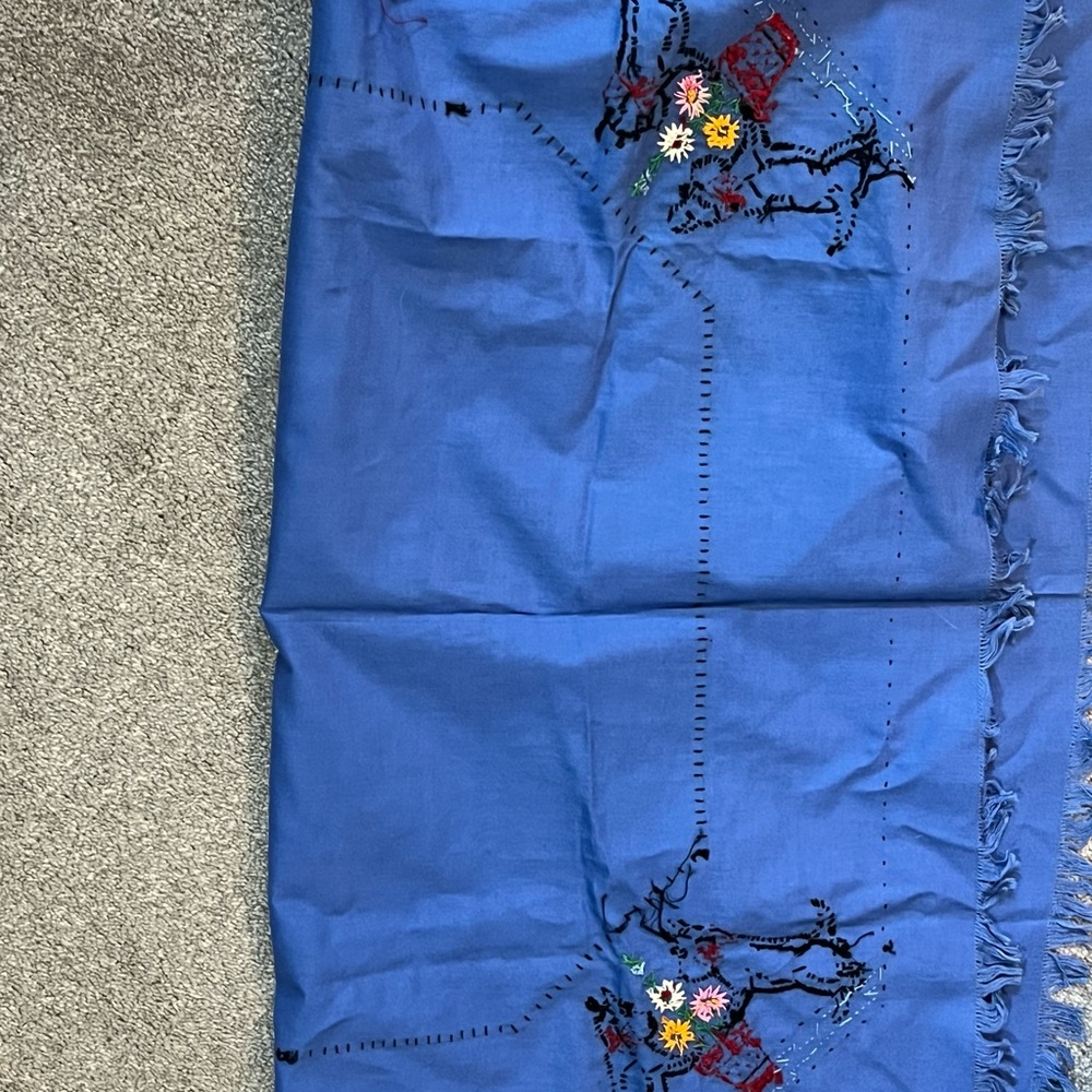 Vintage Scottie Dog Embroidered deep blue Tablecloth with Fringe 33” x 33”. EX - Picture 7 of 8